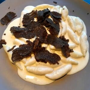 Spiaggia Gnocchi in ricotta with black truffles