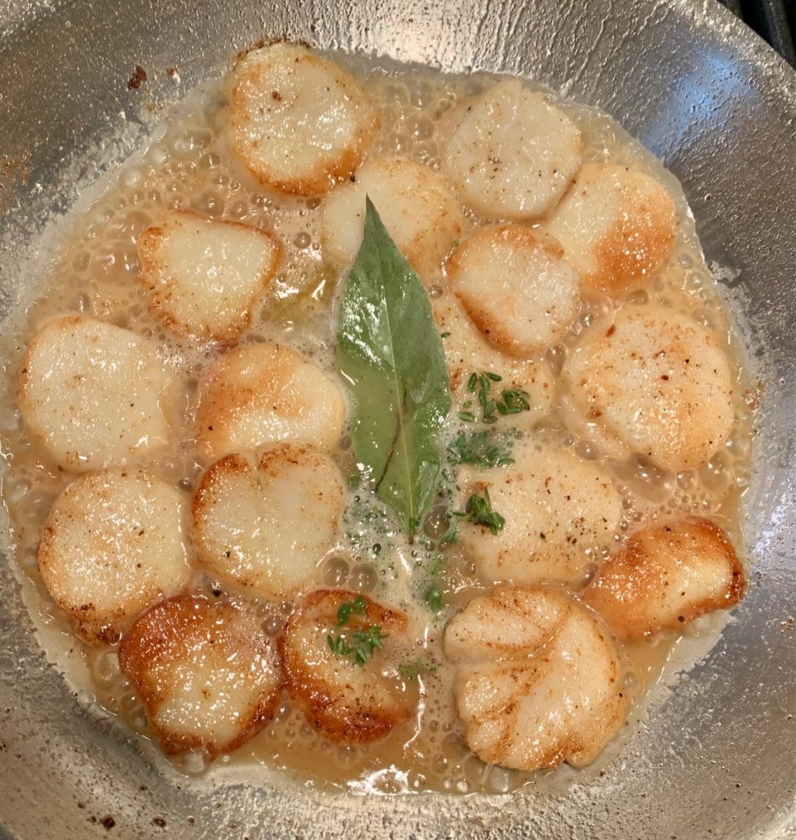 finished sauteed scallops