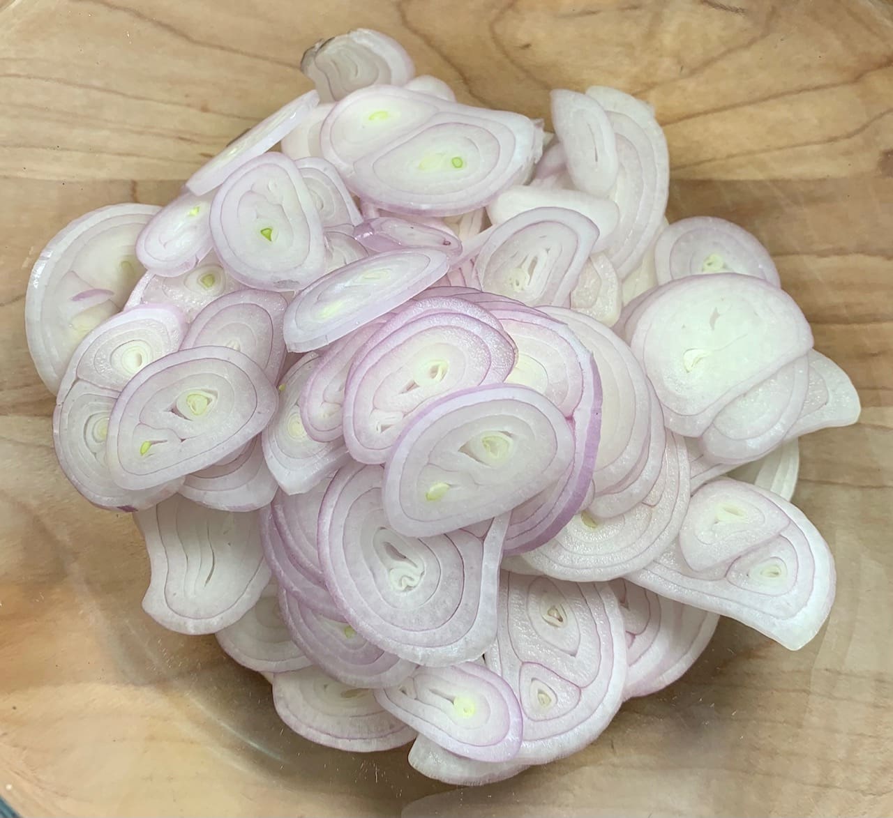 sliced shallots