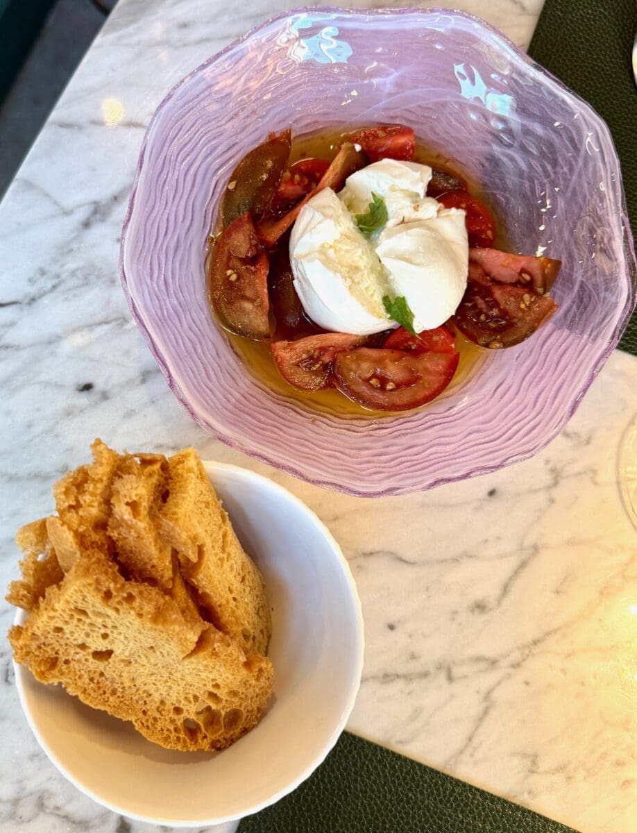 burrata an tomatoes